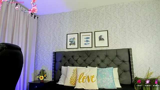 emma  smith1 online show from March 3, 12:28 pm