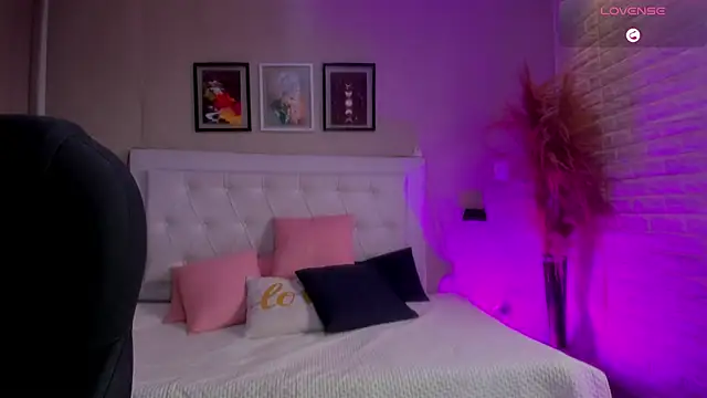 emma  smith1 online show from March 4, 12:46 pm