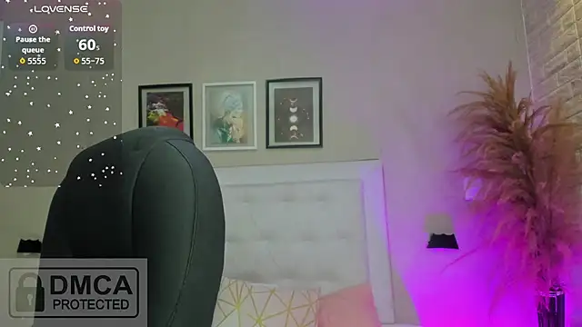 emma  smith1 online show from April 10, 10:44 am