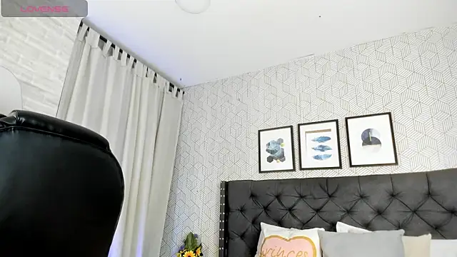 emma  smith1 online show from February 19, 12:22 pm