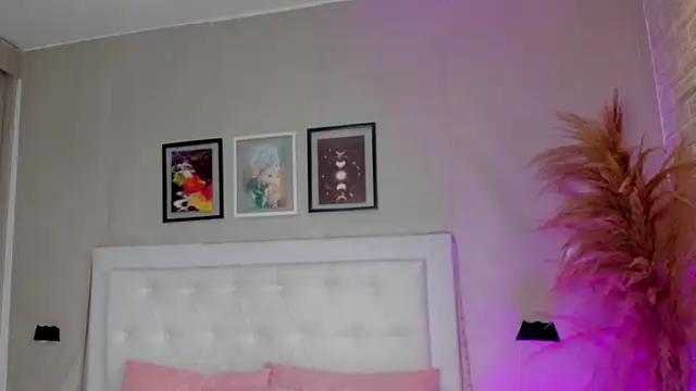 emma  smith1 online show from March 11, 12:21 pm