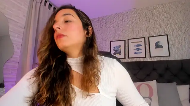 emma  smith1 online show from February 5, 12:49 pm