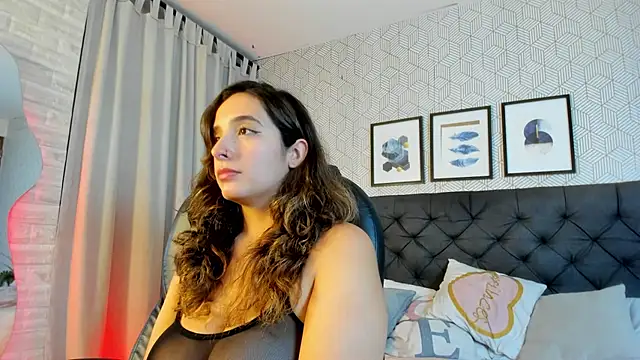 emma  smith1 online show from February 20, 3:41 pm