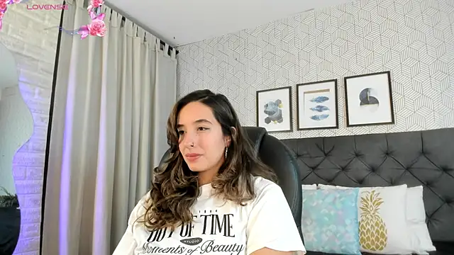 emma  smith1 online show from March 4, 12:12 pm