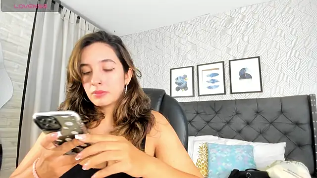 emma  smith1 online show from February 28, 11:58 am