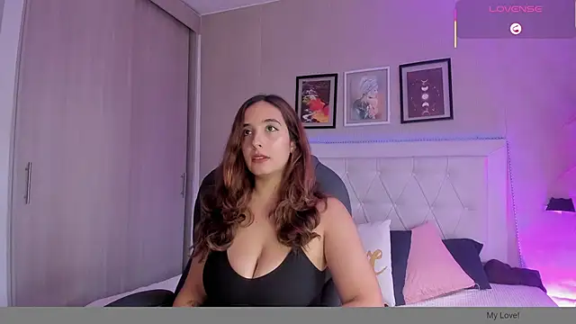 emma  smith1 online show from January 6, 12:42 pm