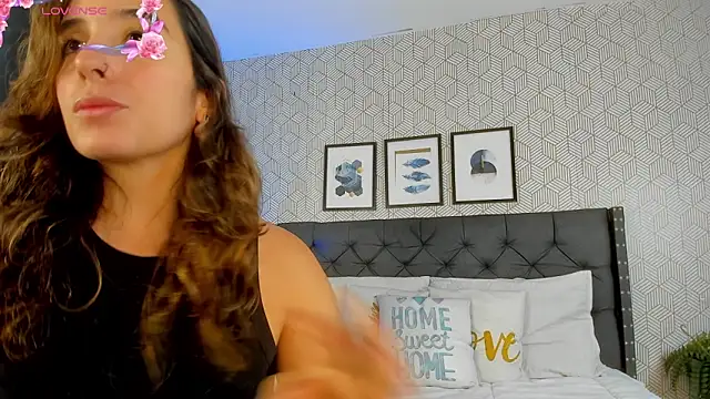 emma  smith1 online show from March 10, 1:00 pm