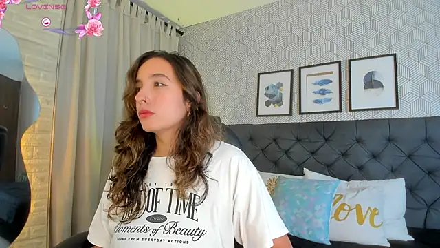 emma  smith1 online show from March 12, 12:36 pm