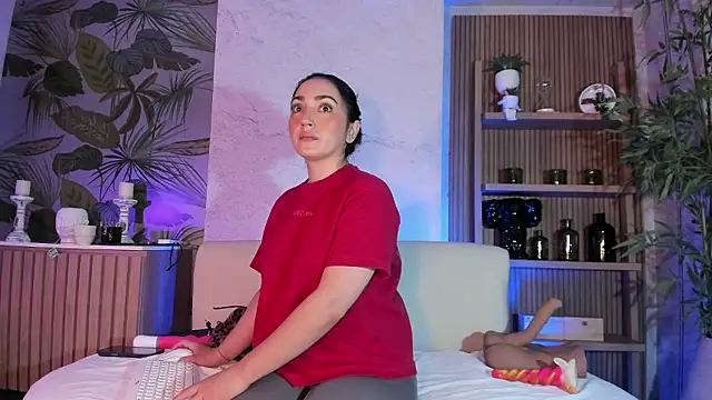 LIAH IZUMI online show from January 10, 1:17 pm