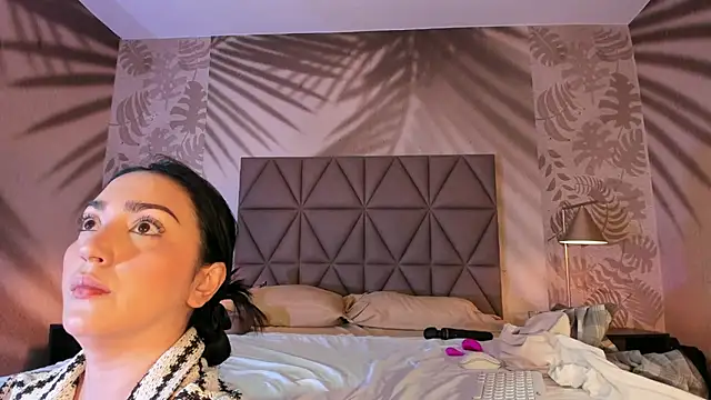 LIAH IZUMI online show from February 20, 1:24 pm