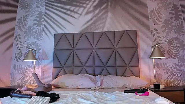 LIAH IZUMI online show from March 20, 1:23 pm