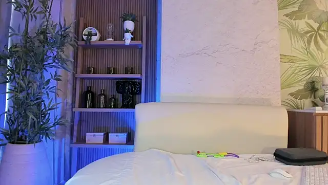 LIAH IZUMI online show from October 22, 1:32 pm