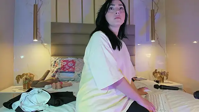 LIAH IZUMI online show from February 11, 1:22 pm