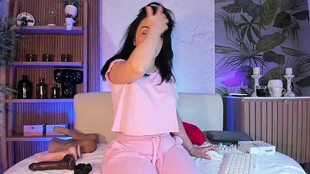 LIAH IZUMI online show from January 7, 1:16 pm