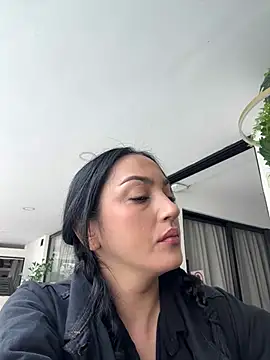 LIAH IZUMI online show from March 22, 12:50 pm