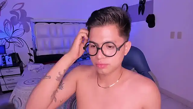 Niicky1  online show from February 13, 12:35 am