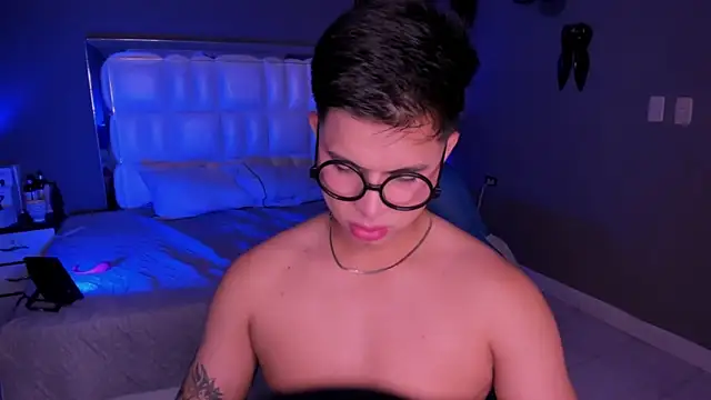 Niicky1  online show from September 18, 4:15 am