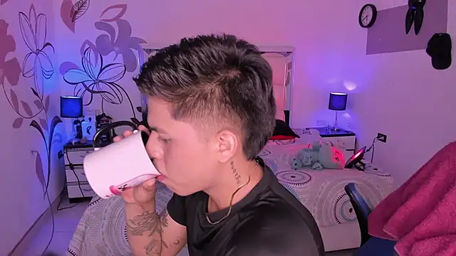 Niicky1  online show from February 10, 9:15 pm