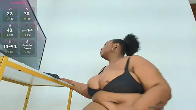 Snapshot of Breisy_bigboobs chatting on November 24, 7:25 pm Breisy bigboobs online show from November 24, 7:25 pm