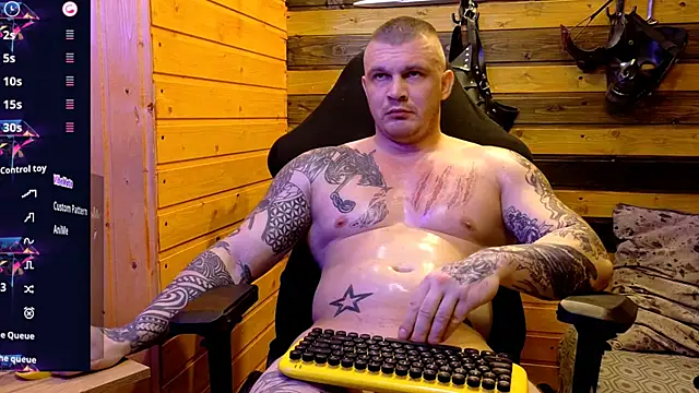 Snapshot of MrrKray chatting on February 4, 10:32 am MrrKray online show from February 4, 10:32 am