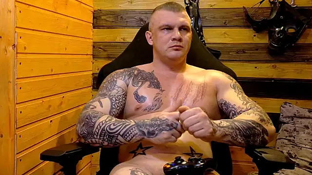 Snapshot of MrrKray chatting on February 5, 10:44 am MrrKray online show from February 5, 10:44 am