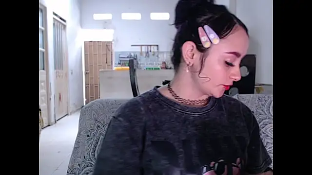 kitty22  online show from April 27, 3:21 pm