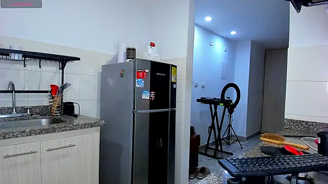 AbrilStivenson  online show from February 19, 2:12 am