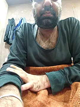 Snapshot of lund_lol chatting on December 17, 1:54 am lund lol online show from December 17, 1:54 am