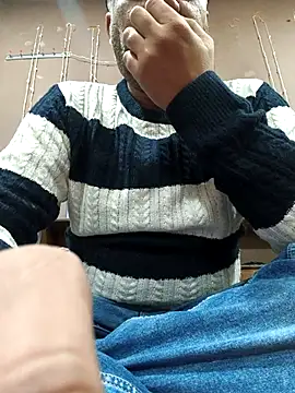 Snapshot of lund_lol chatting on January 17, 10:08 am lund lol online show from January 17, 10:08 am