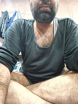 Snapshot of lund_lol chatting on December 18, 5:45 am lund lol online show from December 18, 5:45 am