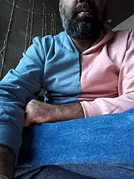 Snapshot of lund_lol chatting on December 23, 5:40 am lund lol online show from December 23, 5:40 am