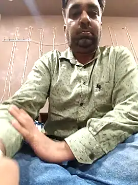 Snapshot of lund_lol chatting on February 22, 12:18 pm lund lol online show from February 22, 12:18 pm