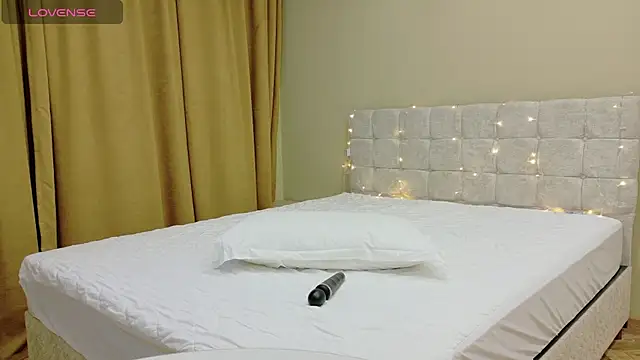 Linajill online show from December 19, 3:43 am