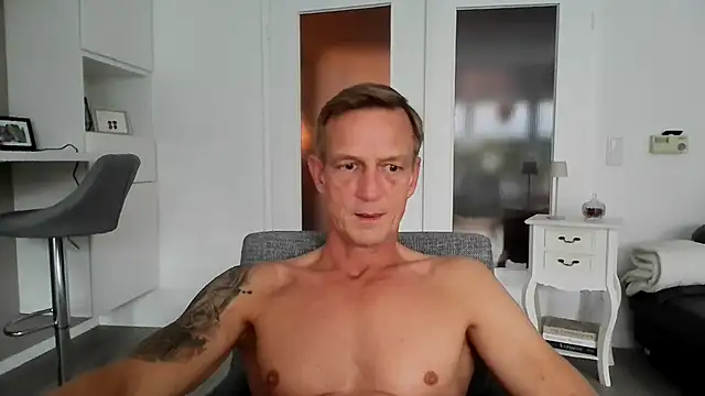 Snapshot of dirks71 chatting on November 6, 11:25 am dirks71 online show from November 6, 11:25 am