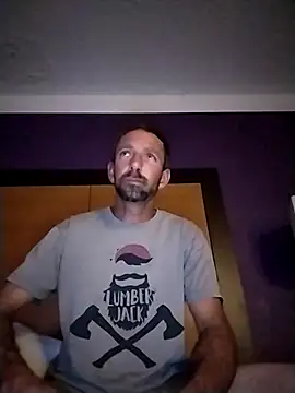 Snapshot of Treemandude chatting on November 28, 10:04 am Treemandude online show from November 28, 10:04 am