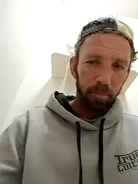 Snapshot of Treemandude chatting on October 29, 2:43 am Treemandude online show from October 29, 2:43 am