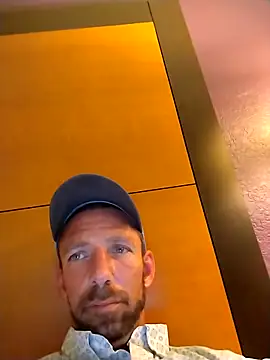 Snapshot of Treemandude chatting on November 16, 1:43 am Treemandude online show from November 16, 1:43 am