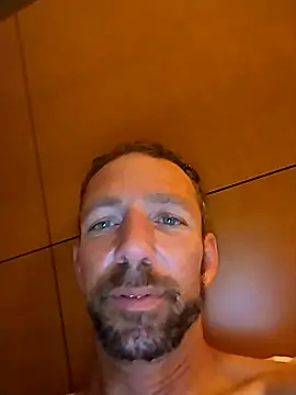 Snapshot of Treemandude chatting on November 17, 11:20 pm Treemandude online show from November 17, 11:20 pm