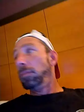 Snapshot of Treemandude chatting on November 27, 7:36 pm Treemandude online show from November 27, 7:36 pm