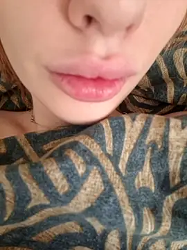 Snapshot of Elza_kom chatting on January 16, 6:39 am Elza kom online show from January 16, 6:39 am