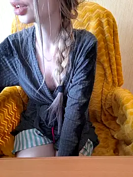 Snapshot of Elza_kom chatting on February 20, 6:19 am Elza kom online show from February 20, 6:19 am