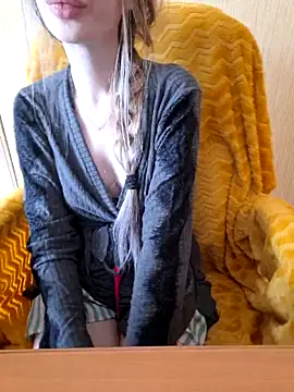 Snapshot of Elza_kom chatting on February 20, 6:26 am Elza kom online show from February 20, 6:26 am