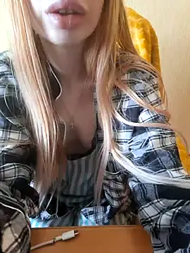 Snapshot of Elza_kom chatting on February 15, 4:46 am Elza kom online show from February 15, 4:46 am