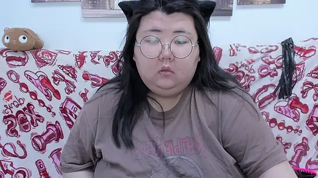 Snapshot of Nadine_asian chatting on June 6, 1:33 am Nadine asian online show from June 6, 1:33 am