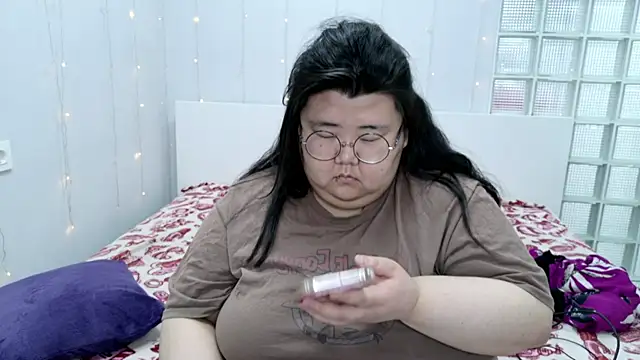 Nadine asian online show from April 19, 8:26 am