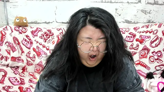 Snapshot of Nadine_asian chatting on June 16, 1:49 am Nadine asian online show from June 16, 1:49 am