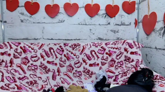 Snapshot of Nadine_asian chatting on January 6, 4:05 am Nadine asian online show from January 6, 4:05 am