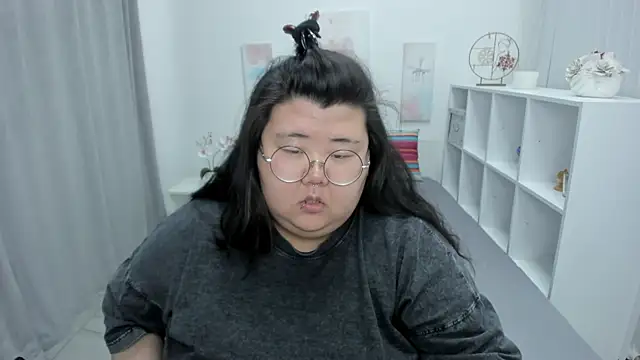 Snapshot of Nadine_asian chatting on June 4, 1:10 am Nadine asian online show from June 4, 1:10 am