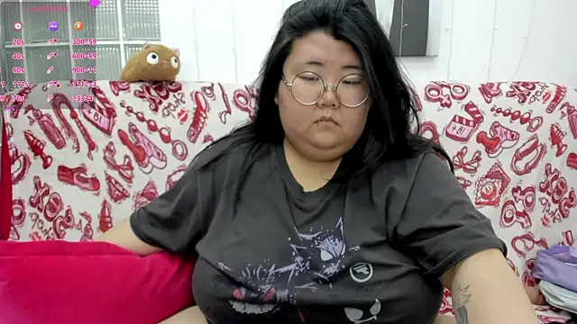 Snapshot of Nadine_asian chatting on July 7, 7:23 am Nadine asian online show from July 7, 7:23 am