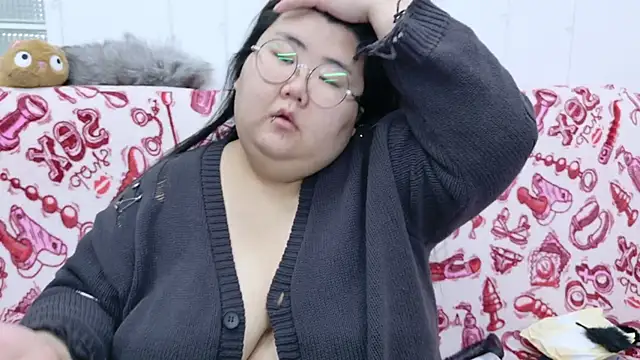 Snapshot of Nadine_asian chatting on January 15, 4:05 am Nadine asian online show from January 15, 4:05 am